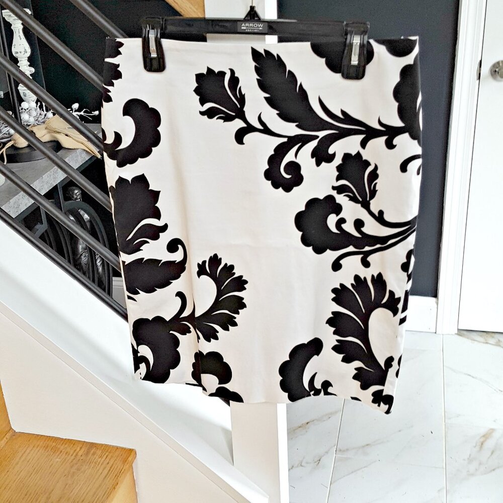 WHBM Acanthus LEAF PENCIL SKIRT SZ 8